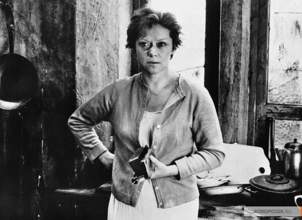 Алиса Фрейндлих в фильме Сталкер (1979 год) Алиса Фрейндлих в фильме Сталкер (1979 год)