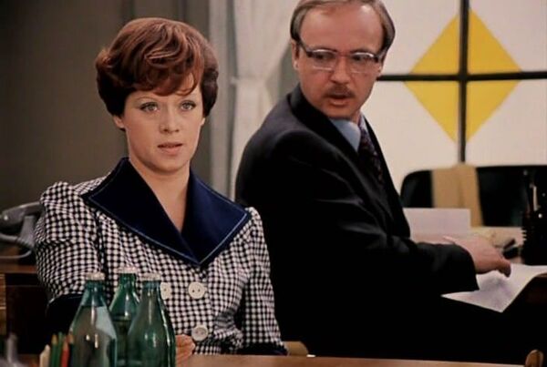 Алиса Фрейндлих в фильме Служебный роман (1977 год) Алиса Фрейндлих в фильме Служебный роман (1977 год)