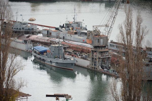 Стали известны подробности затопления подводной лодки в Севастополе Стали известны подробности затопления подводной лодки в Севастополе