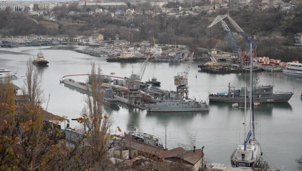 В Южной бухте Севастополя затонул плавучий док с подводной лодкой Б-380 Горьковский комсомолец