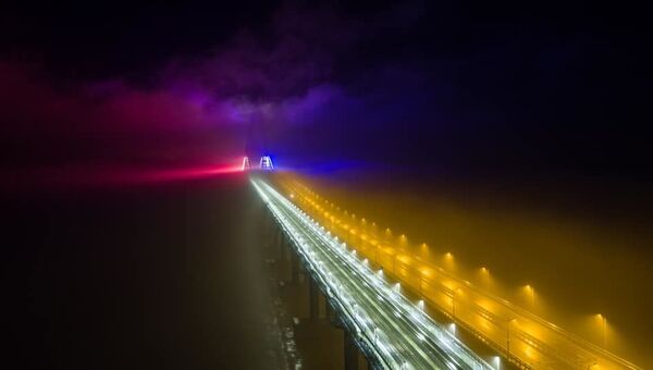 Крымский мост подсветили по-новому - фотофакт