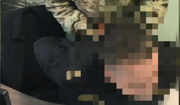 Трое судебных приставов в Крыму задержаны при получении взятки Трое судебных приставов в Крыму задержаны при получении взятки