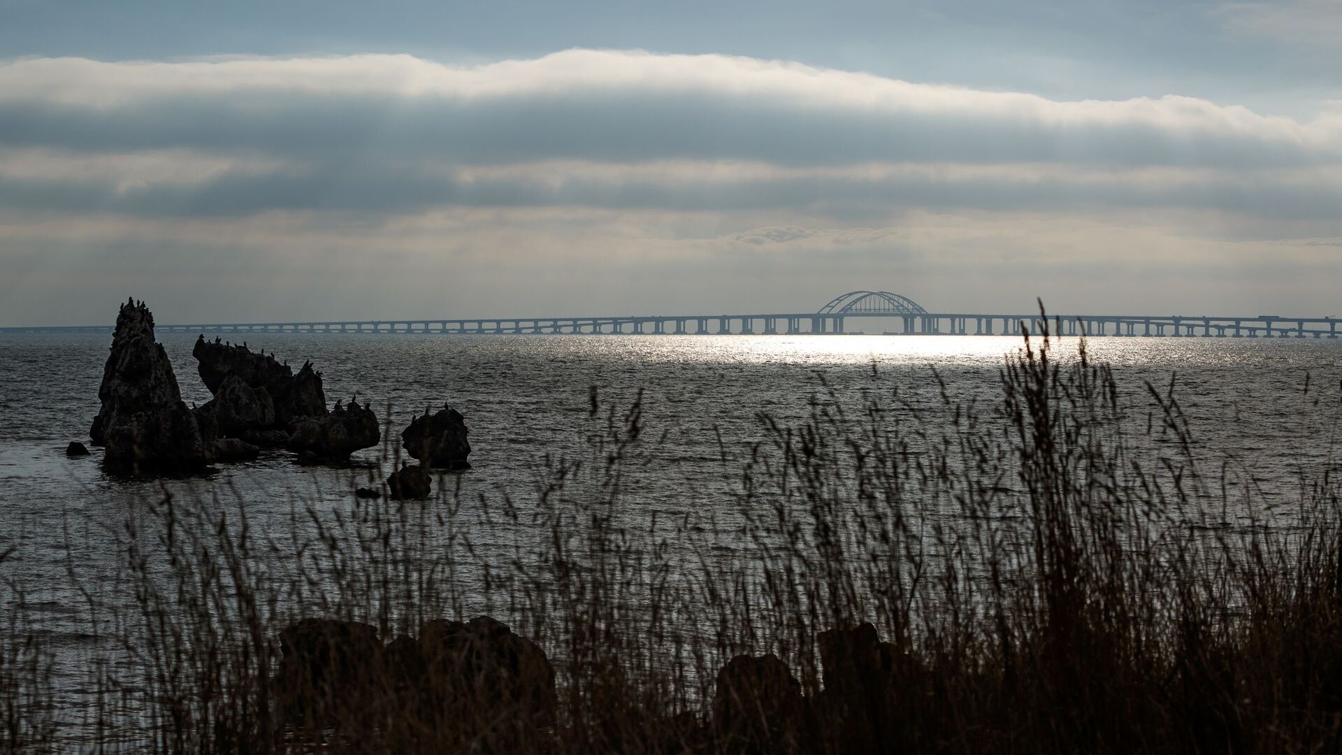 Вид на Крымский мост со стороны Керчи - РИА Новости, 1920, 06.12.2022