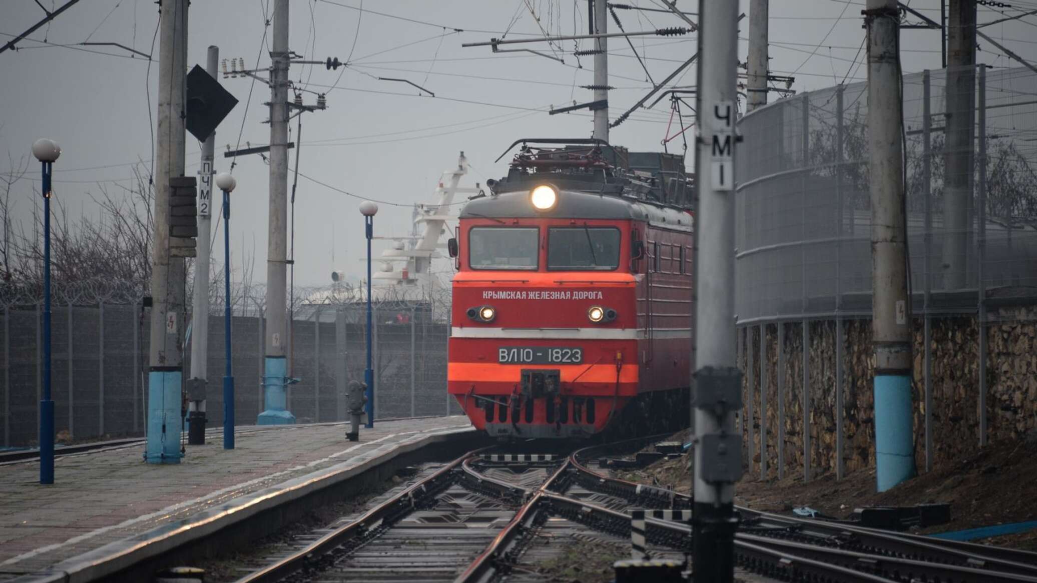 102 пассажирский поезд. Российские поезда. Русские поезда. РЖД Крым. Электрички в Крыму.