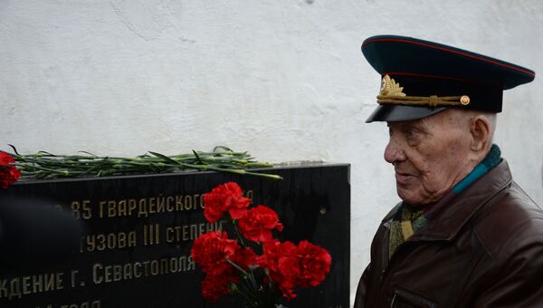 Ветеран Александр Попов из Нижнего Новгорода на мемориале Красная горка в Севастополе