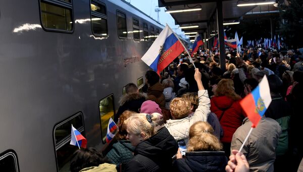 Встреча поезда из Москвы в Симферополе