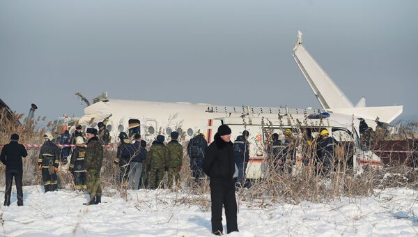 Видео с места крушения пассажирского самолета в Казахстане