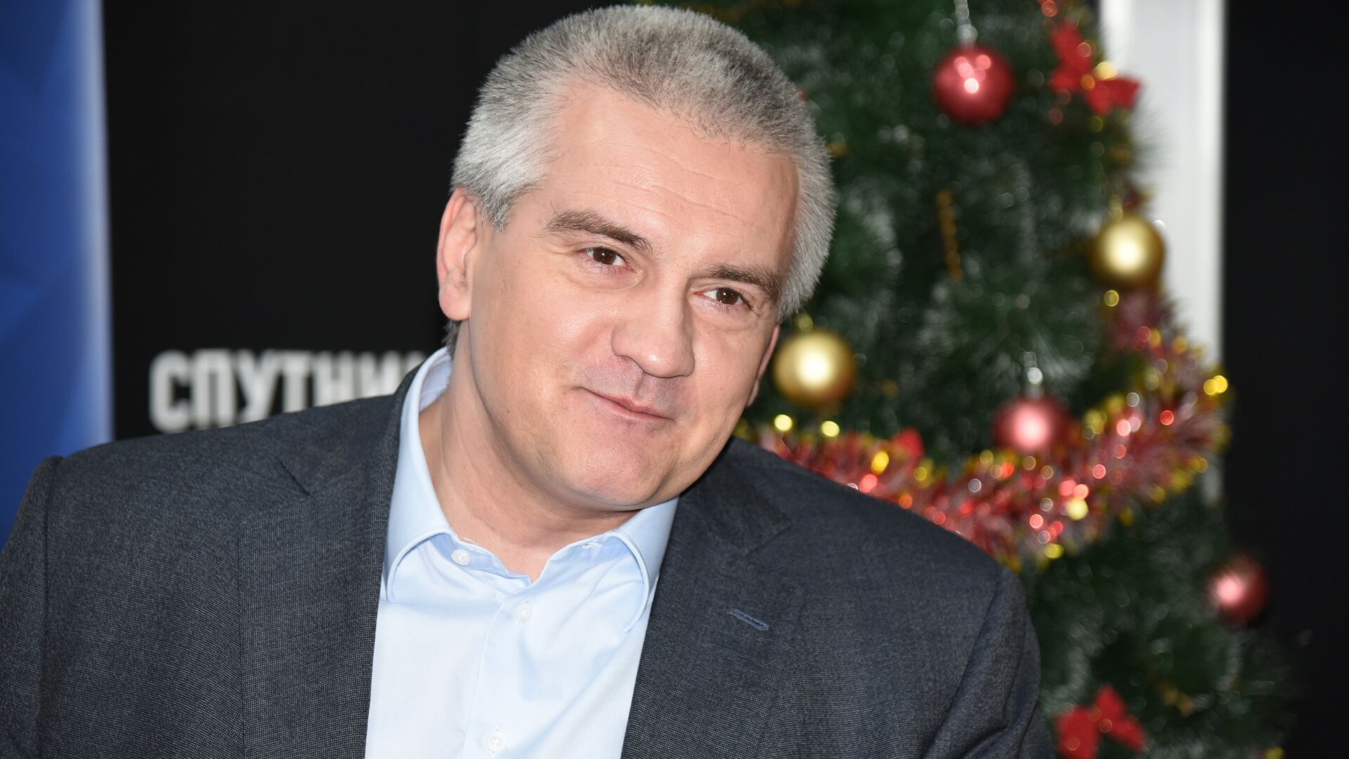 Глава Крыма Сергей Аксенов в студии радио Спутник в Крыму Глава Крыма Сергей Аксенов в студии радио Спутник в Крыму - РИА Новости, 1920, 27.12.2019