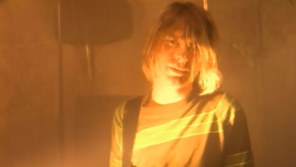  Клип на песню группы Nirvana Smells Like Teen Spirit