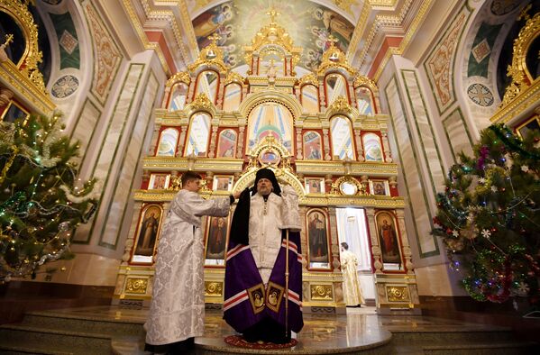 Всеношное бдение на Рождественский сочельник в Александро-Невском соборе Симферополя