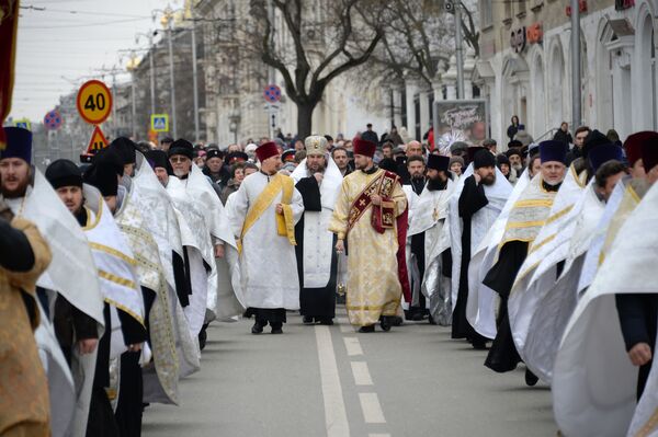 В Севастополе прошел традиционный рождественский крестный ход - фото В Севастополе прошел традиционный рождественский крестный ход - фото