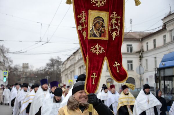 В Севастополе прошел традиционный рождественский крестный ход - фото В Севастополе прошел традиционный рождественский крестный ход - фото
