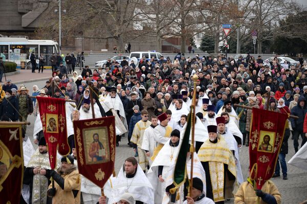 В Севастополе прошел традиционный рождественский крестный ход - фото В Севастополе прошел традиционный рождественский крестный ход - фото