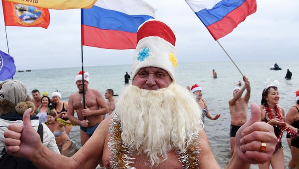 Праздник моржей: как прошел массовый заплыв крымчан в Евпатории