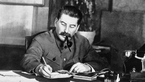 Иосиф  Сталин в рабочем кабинете.