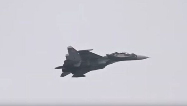 Видео_ учебные полеты Су-30 на аэродроме в Крыму