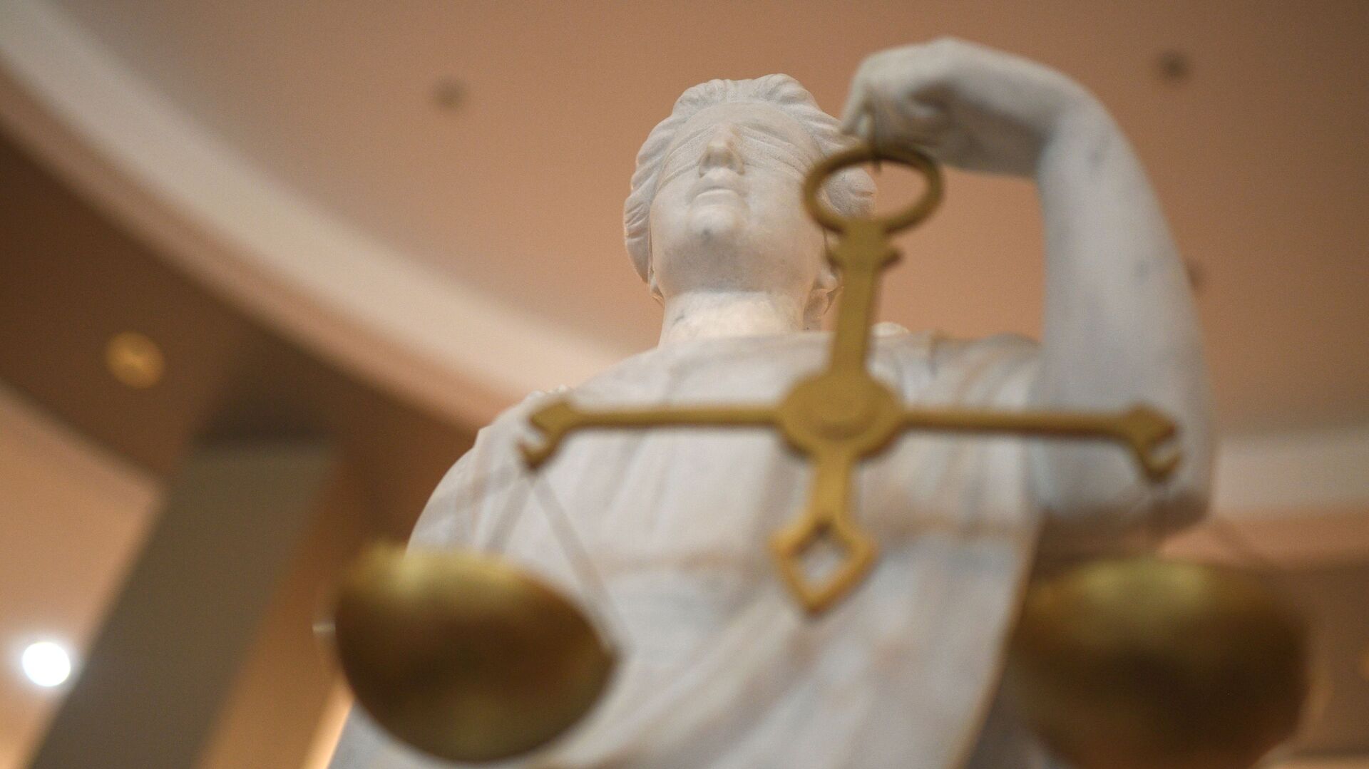 Статуя Фемиды в здании суда. Архивное фото - РИА Новости, 1920, 01.02.2023