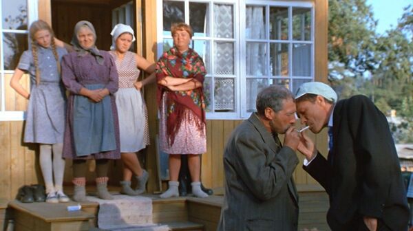 Кадр из фильма Любовь и голуби (1984 год, реж. Владимир Меньшов) Кадр из фильма Любовь и голуби (1984 год, реж. Владимир Меньшов)