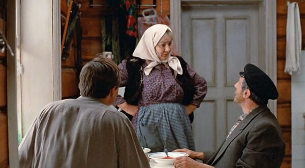 Кадр из фильма Любовь и голуби (1984 год, реж. Владимир Меньшов) Кадр из фильма Любовь и голуби (1984 год, реж. Владимир Меньшов)
