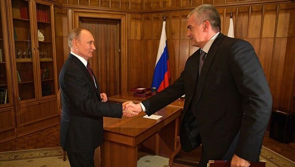 Владимир Путин и Сергей Аксенов на встрече в Севастополе