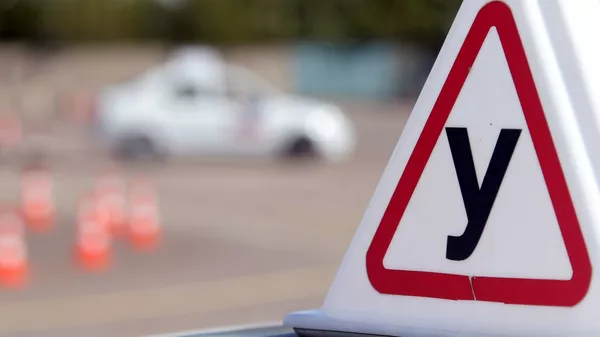 Теоретические и практические занятия в автошколе ДОСААФ