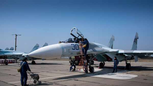 Экипажи самолётов Су-24М, Су-25СМ и Су-30М2 из состава соединения ВВС и ПВО Южного военного округа готовятся выполнить учебно-тренировочные полеты над акваторией Черного моря 
