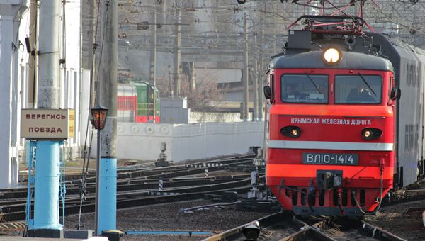Проводниковая чистка: как обрабатывают поезда в Крым