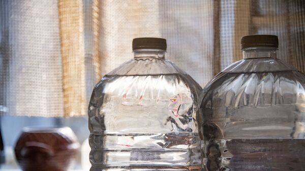 запас воды в бутылках