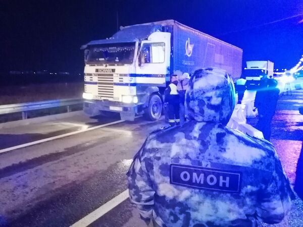 На Крымском мосту открыли антикоронавирусный блокпост На Крымском мосту открыли антикоронавирусный блокпост
