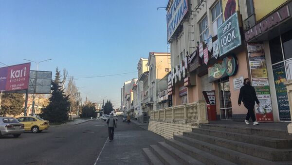 Севастополь. Карантин.Пустые улицы, люди в масках. Закрытые магазины