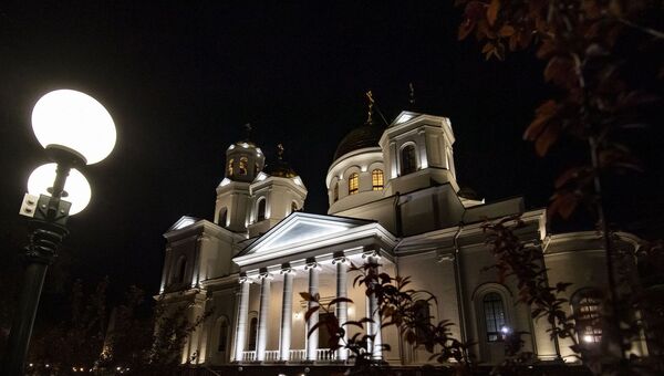 Пасха карантин Симферополь собор Александра Невского ночь