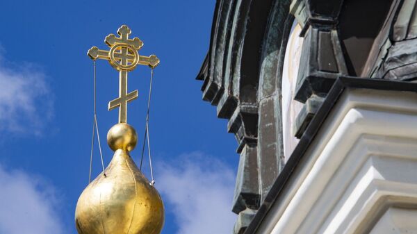 Православный крест золотой купол