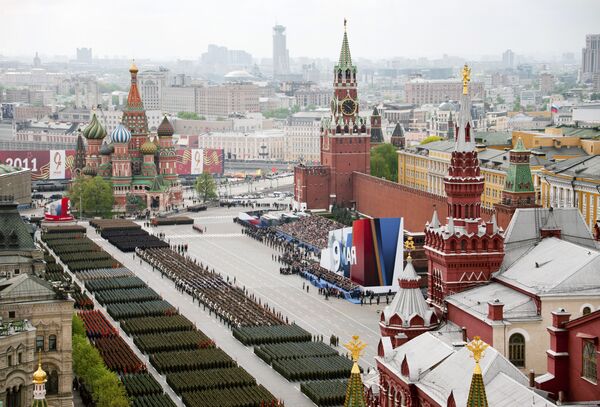 Парадные расчеты во время парада в Москве 