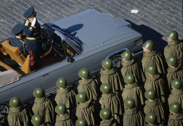 На военном параде на Красной площади, посвященном 45-летию Победы СССР в Великой Отечественной войне 1941-1945 годов