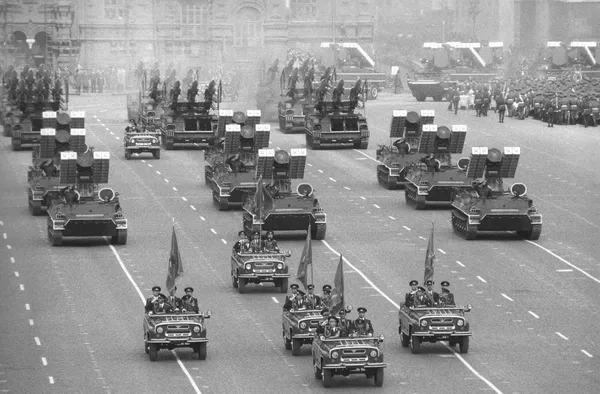 Военный парад на Красной площади, посвященный 40-летию Победы советского народа в Великой Отечественной войне 1941-1945 годов