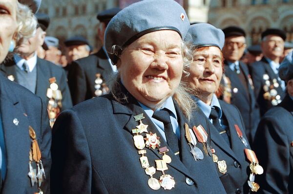 Ветераны Великой Отечественной войны во время парада на Красной площади в Москве