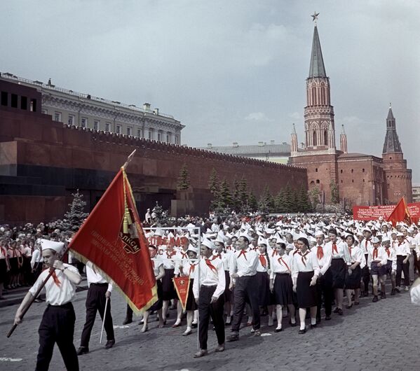 Парад на Красной площади в Москве, посвященный празднованию 41-летия Всесоюзной пионерской организации, 1963 год