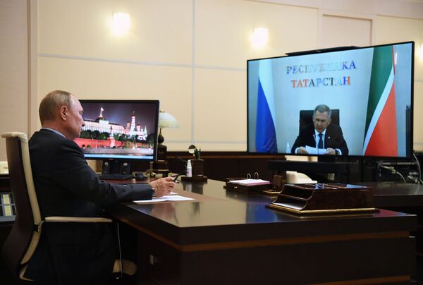 Путин поддержал выдвижение главы Татарстана Минниханова на новый срок Путин поддержал выдвижение главы Татарстана Минниханова на новый срок