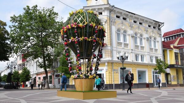 Подготовка к празднованию 236-й годовщины со дня основания Симферополя: праздничная инсталляция в центре города