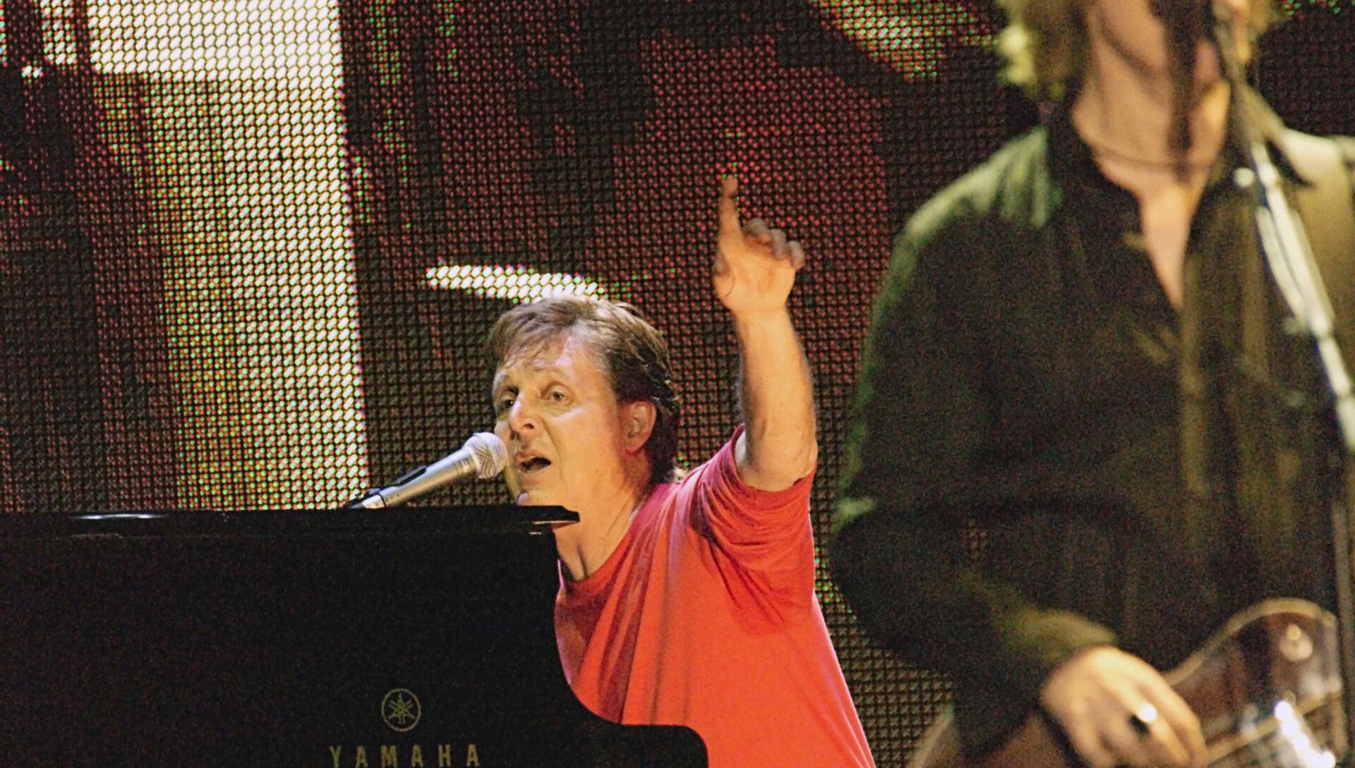Легендарный певец и композитор Пол Маккартни впервые за свою 40-летнюю карьеру выступает в Москве на Красной площади. 2003 год    - РИА Новости, 1920, 18.06.2021