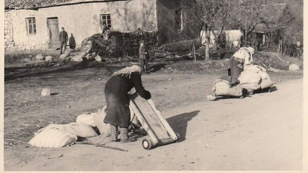 Женщины из сельской  общины. Крым, 1943 г. 