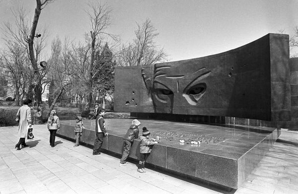 Памятник Герою Советского Союза Рихарду Зорге в Баку.