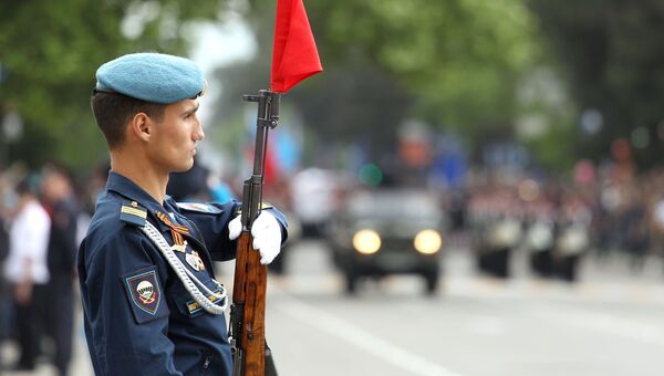 Военнослужащий на военном параде в Краснодаре. Архивное фото