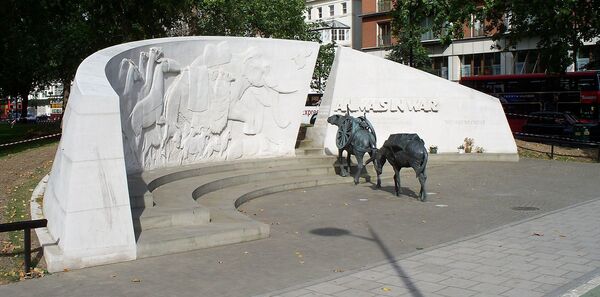 Памятник животным на войне. Лондон.