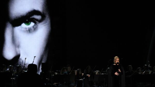 Британская певица Адель выступает в память Джорджа Майкла во время 59-й ежегодной премии Grammy music Awards 12 февраля 2017 года в Лос-Анджелесе, штат Калифорния