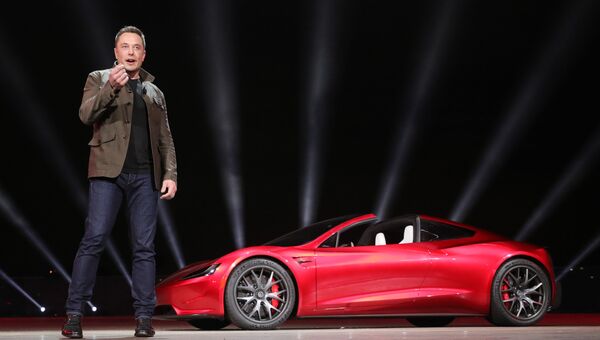 Илон Маск на презентации новинок автомобильного подразделения компании Tesla Motors