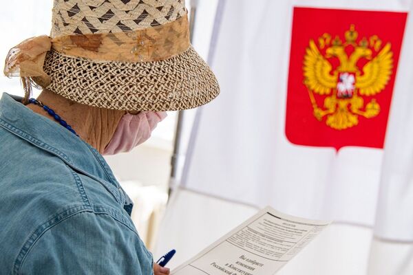 Голосуя 1 июля за поправки к Конституции, Крым дал показатель, сравнимый разве что с историческим референдумом о вхождении в состав России. В марте 2014-го явка была 83%, за Конституцию пришло голосовать 82% избирателей. Тогда за вхождение в Россию проголосовало 96,7%.