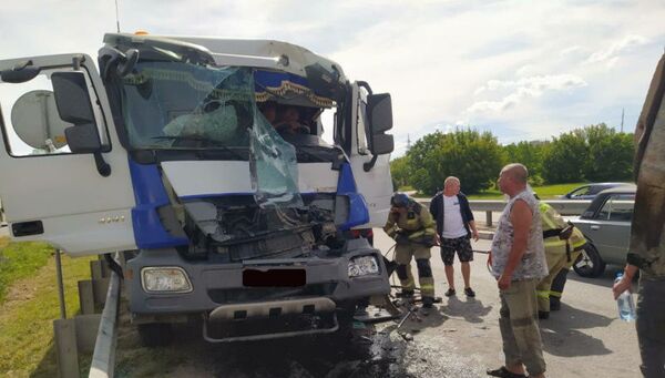 Столкновение двух грузовиков на трассе под Симферополем