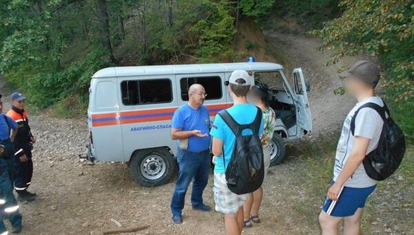 Троих туристов из Новороссийска спасли в крымских горах