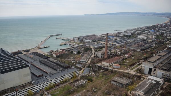 Вид на судостроительный завод Море в Феодосии. Архивное фото